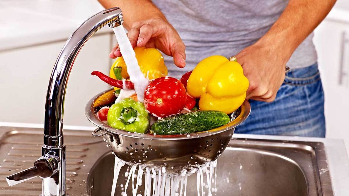 lavar as verduras para evitar a infestación de parasitos